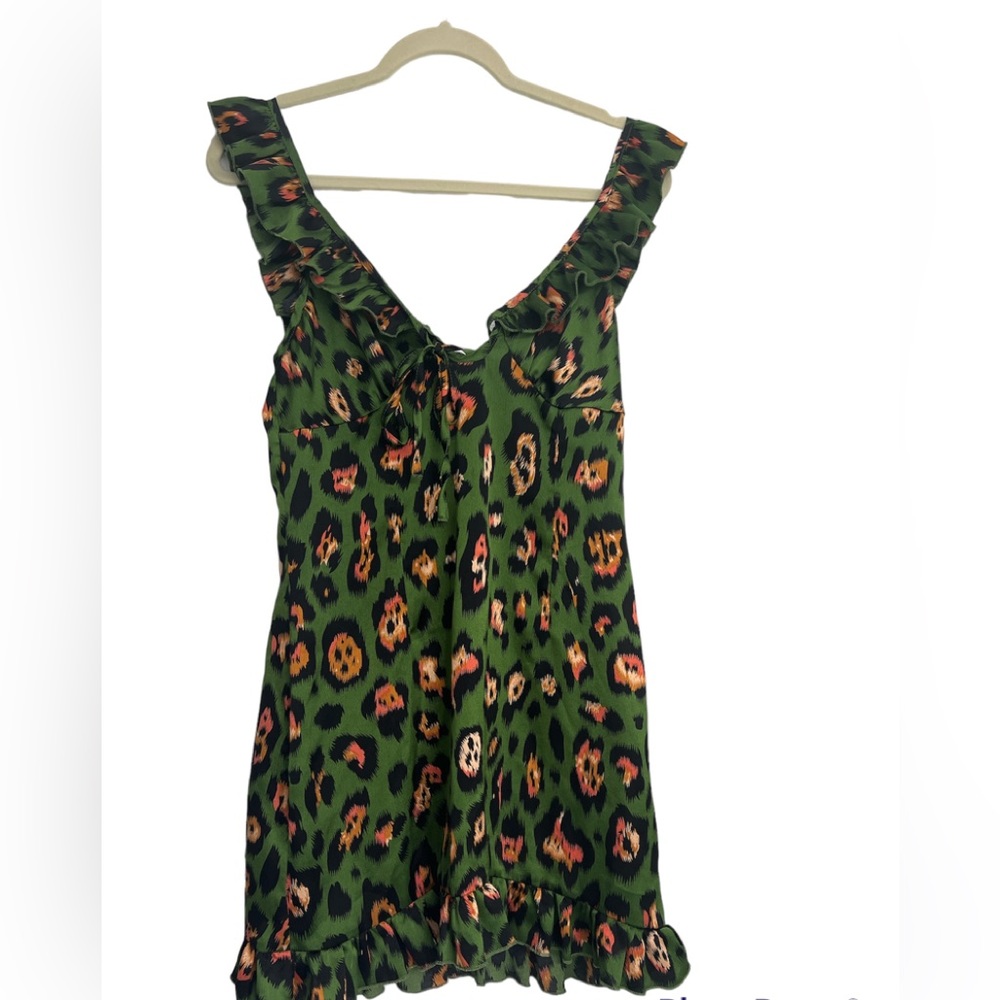 Miss guided Leopard satin dress